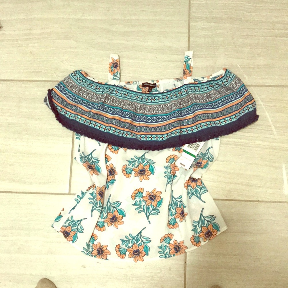 Corner cut off shoulder ,multi color blouse